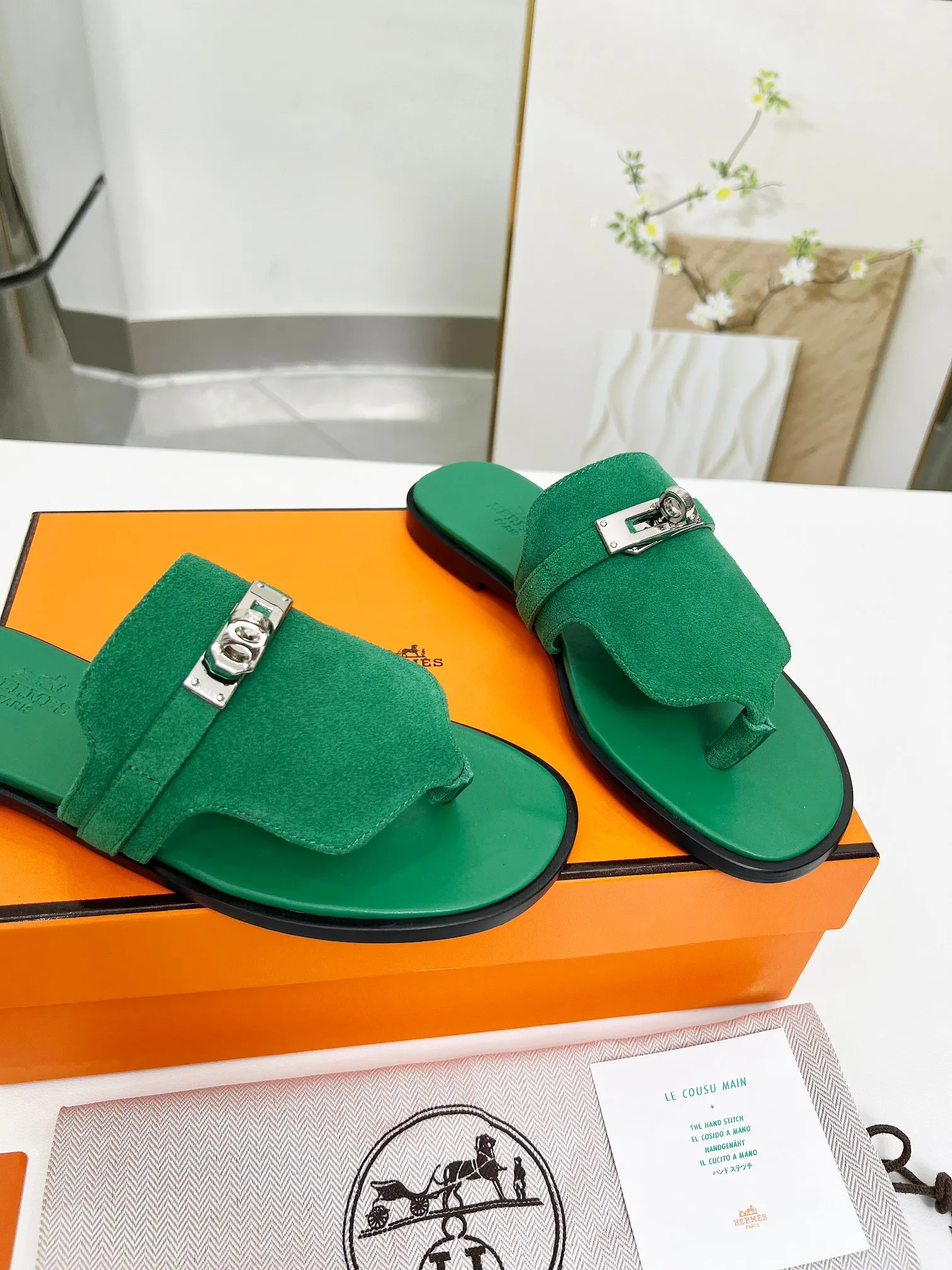 👟👟Ex-factory price 480👟👟 (top version) 👫Hermes ❗️❗️Original purchase and development⚠️ A must-have artifact for daily home, travel and vacation🉑 in spring and summer. High-end quality Code number: 35-40 (41/42 can be customized)